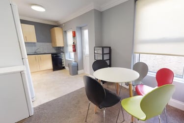 5 bed house, Hill Park Crescent, Greenbank, Plymouth, PL48JW - Image 5